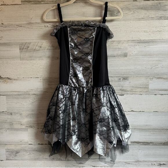 Amscan Halloween Black and Silver Fallen Angel Costume
Girls Children 14-16Y - Picture 2 of 10